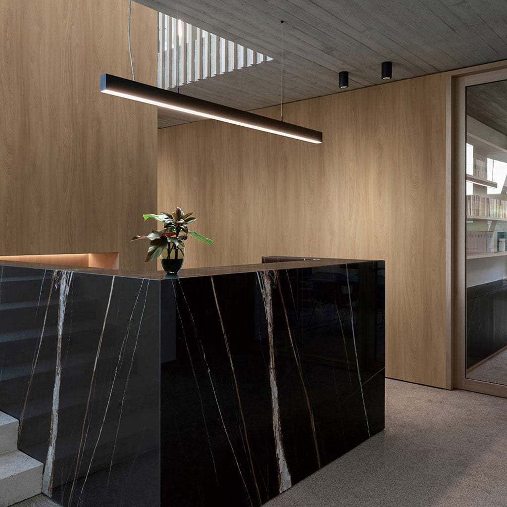 オーク板柾(目地なし)|LW201|のり付き壁紙