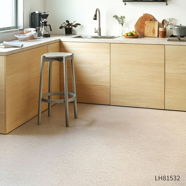 LH81532_model_600x600_crop_cen